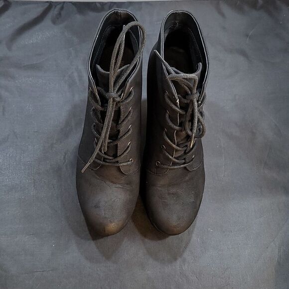 MOSSIMO SUPPLY CO WOMEN'S SUEDE HIGH HEEL ANKLE BOOTS - Picture 2 of 16